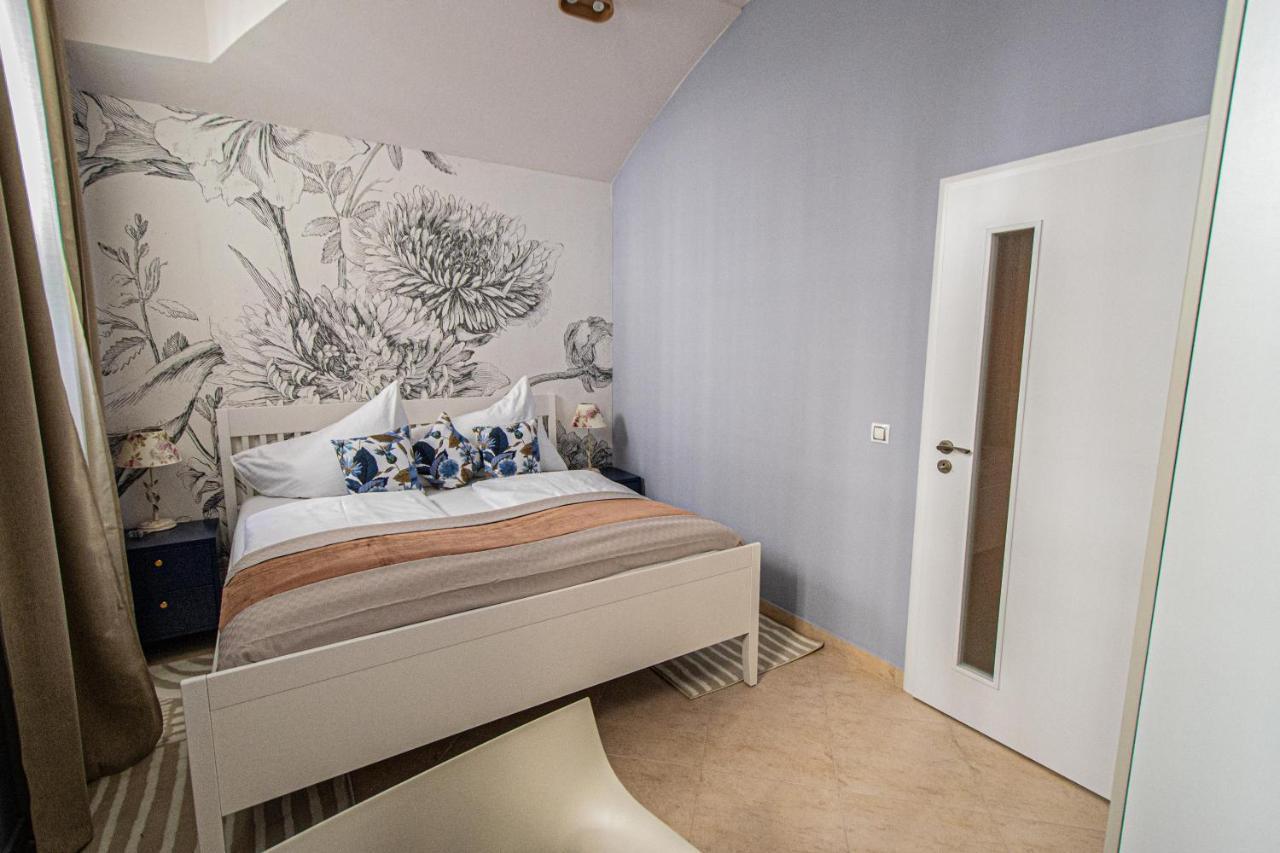 Modern And Spacious Apartments In City Center Praga Esterno foto