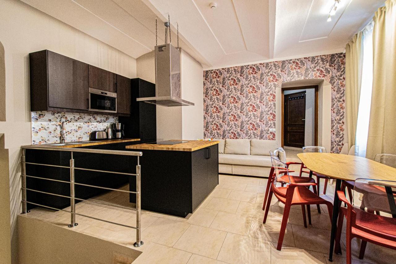 Modern And Spacious Apartments In City Center Praga Esterno foto