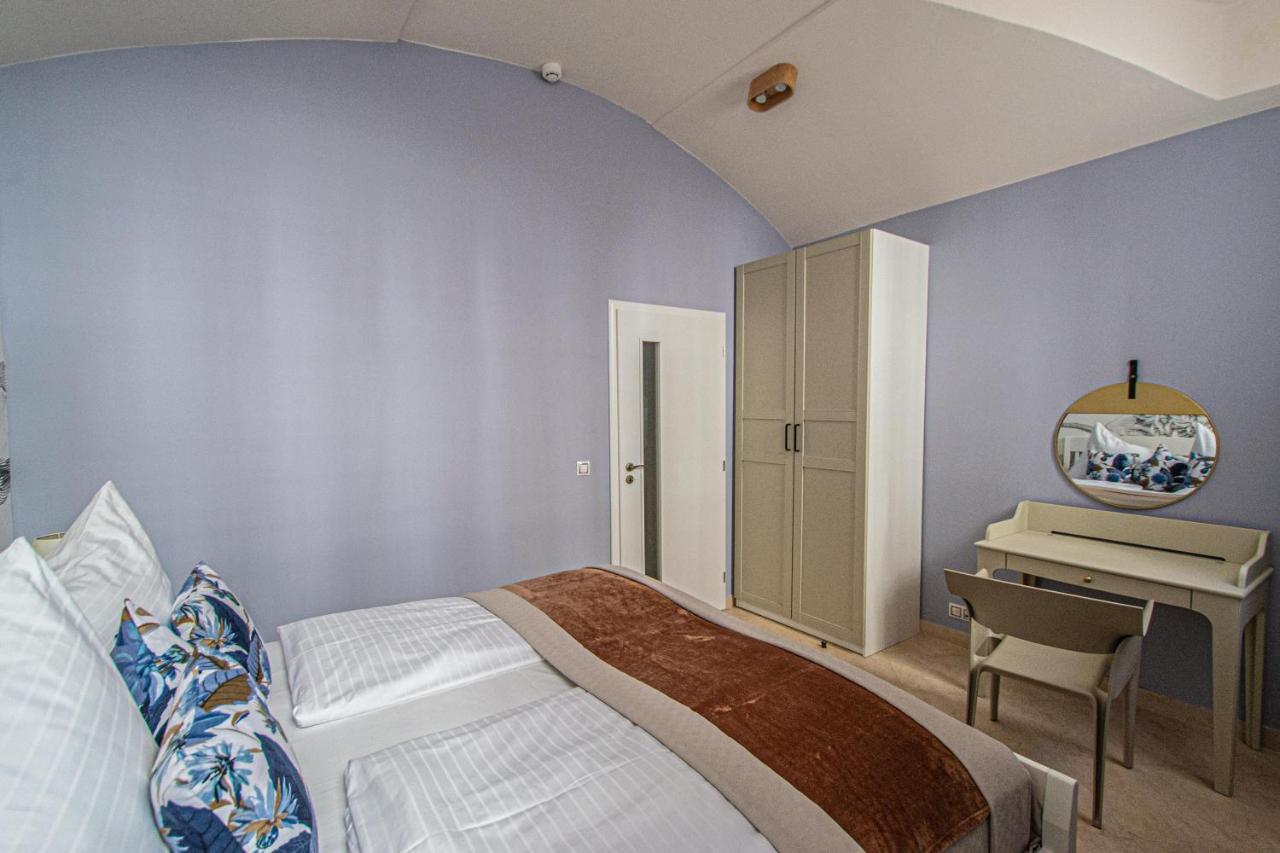 Modern And Spacious Apartments In City Center Praga Esterno foto