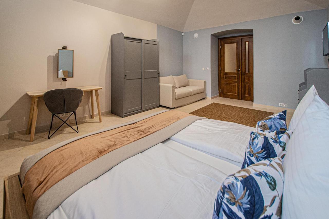 Modern And Spacious Apartments In City Center Praga Esterno foto