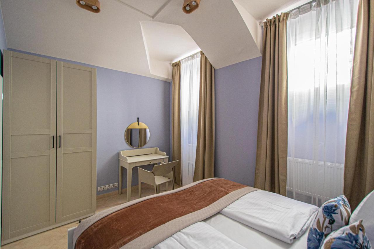 Modern And Spacious Apartments In City Center Praga Esterno foto