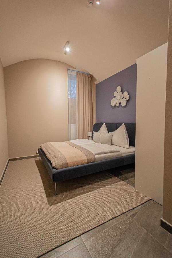 Modern And Spacious Apartments In City Center Praga Esterno foto