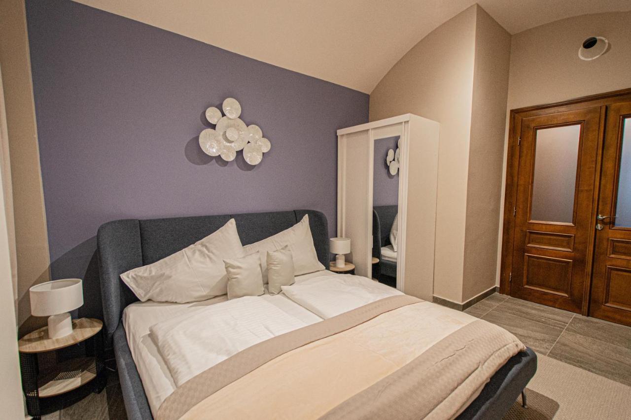 Modern And Spacious Apartments In City Center Praga Esterno foto