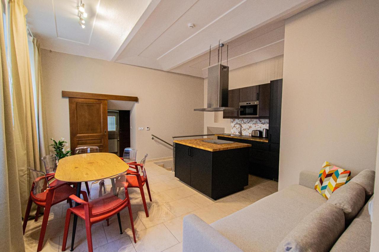 Modern And Spacious Apartments In City Center Praga Esterno foto